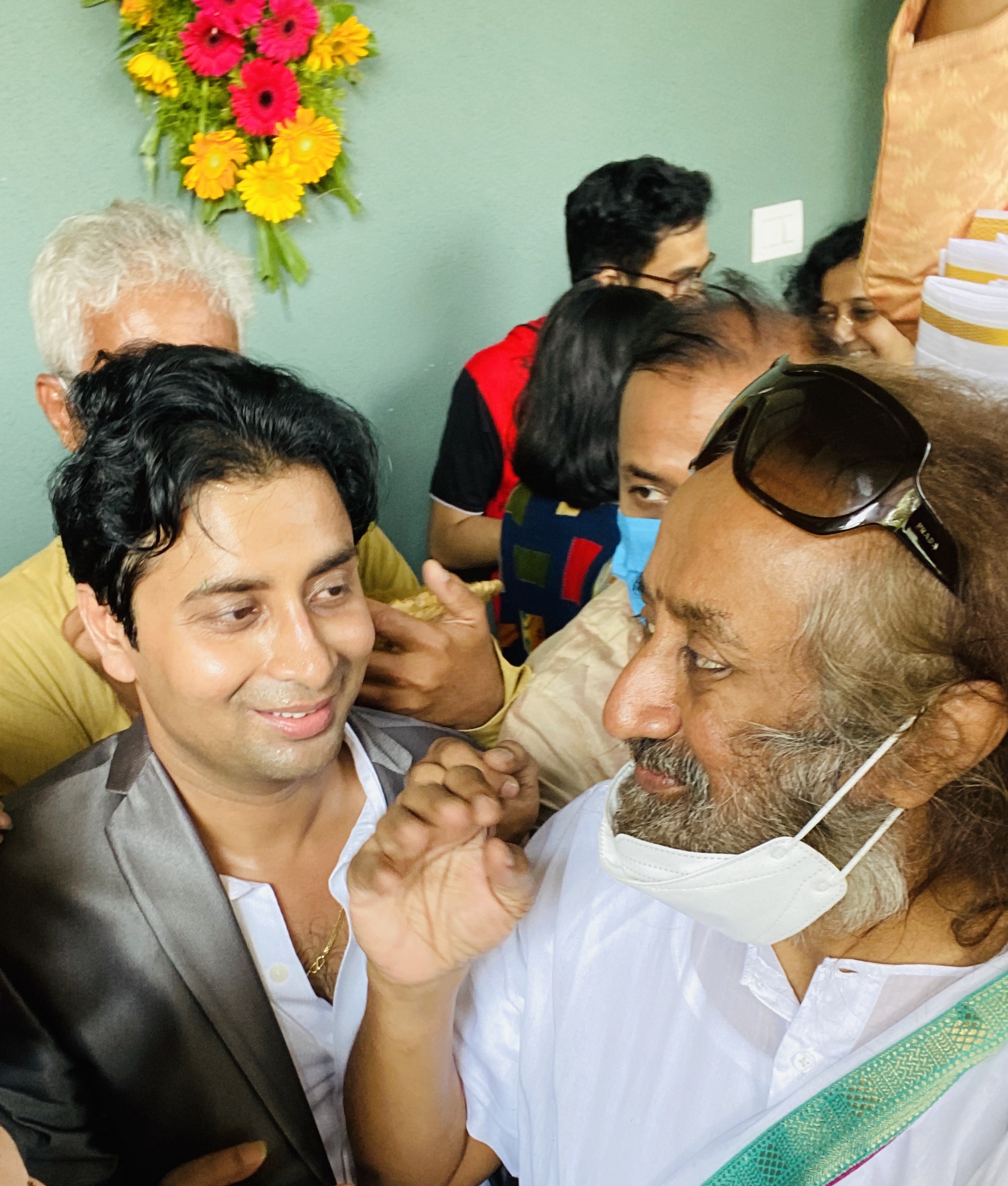 Advocate Aashutosh Srivastava with Gurudev Sri Sri Ravishankar at Art of Living, Triveni Ashram, Pune.